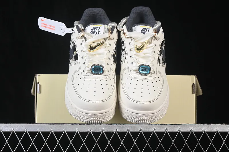 All categories Nk Air Force 1 Air Force series Nk Air Force 1 Low Nike Air Force 1'07 Low "Foggy Pearl" Hand-painted graffiti Foggy Pearl Air Force 1 low-top casual sneakers FJ7740-071